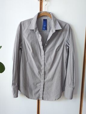 NWOT Kit and Ace Tailored Button Down 6 S